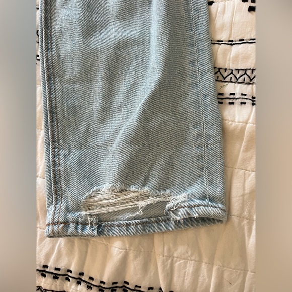 American Eagle Strigio Mom Jean - Picture 9 of 16